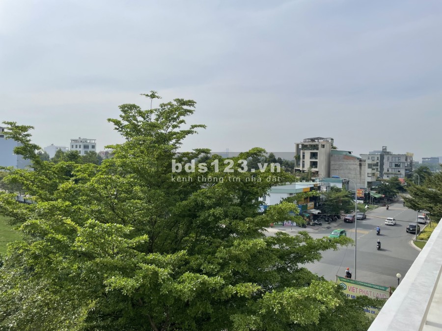 Dùng không hết cần chia sẻ một tầng văn phòng. Gía siêu rẻ. Liên hệ: 0932.689.228