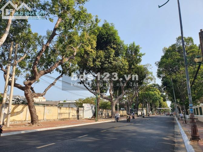 Sở hữu căn nhà 108m2, đường lê lợi, nở hậu đẹp, hẻm ô tô 7m. giá chỉ 6,8 tỷ