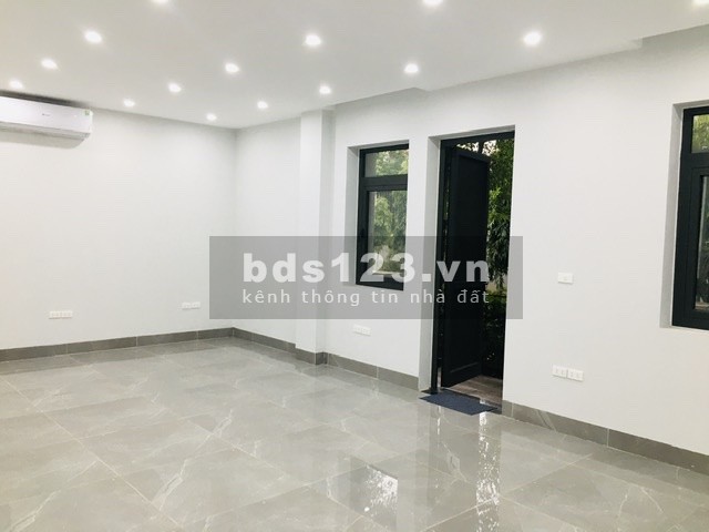 Cho thuê nhà làm văn phòng đường Cổ Linh Quận Long Biên, khu dân cư đông đúc, giá tốt