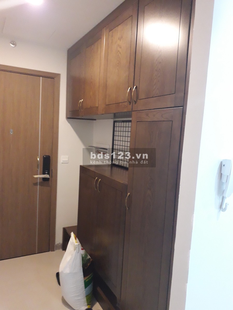 Chính chủ cần bán căn hộ góc 65 m2 2PN 2WC, nhiều khí trời, hợp đồng mua bán không vay, có nội thất