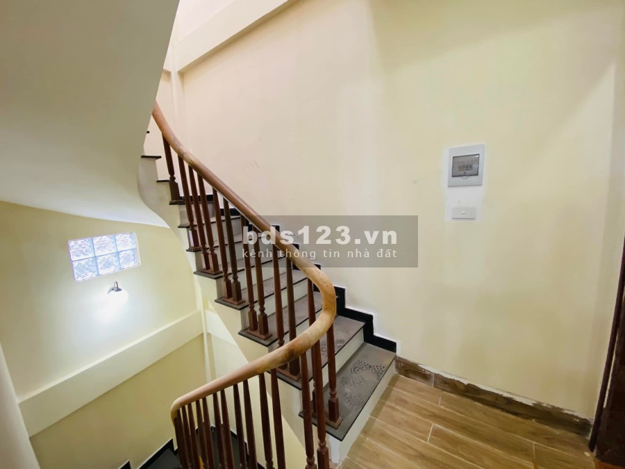 Bán nhà 108 Nguyễn Trãi Quận Thanh xuân, 5 tầng, giá bán chỉ 5,1 tỷ sổ đỏ nở hậu
