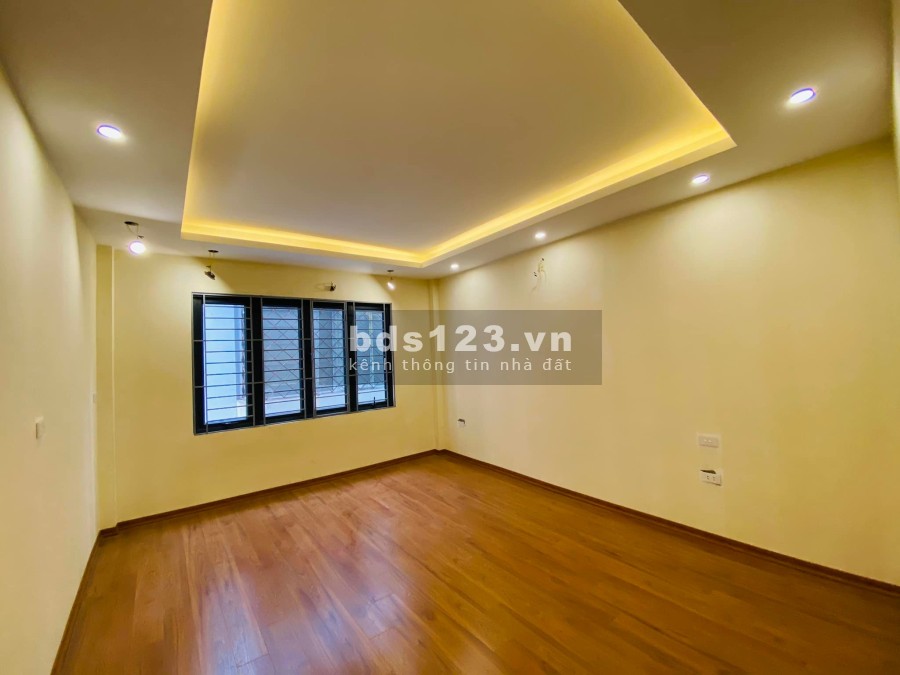 Bán nhà 108 Nguyễn Trãi Quận Thanh xuân, 5 tầng, giá bán chỉ 5,1 tỷ sổ đỏ nở hậu