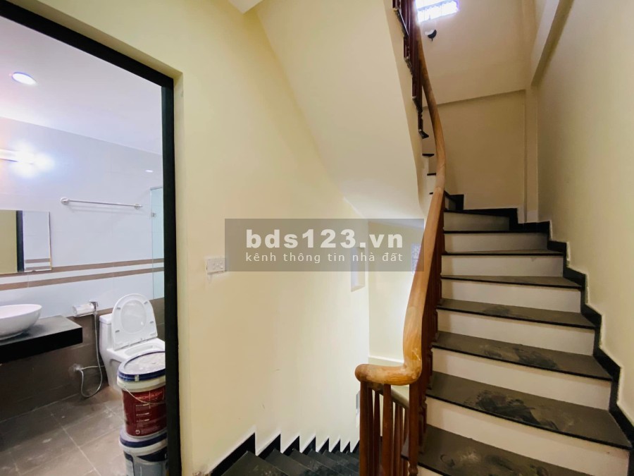 Bán nhà 108 Nguyễn Trãi Quận Thanh xuân, 5 tầng, giá bán chỉ 5,1 tỷ sổ đỏ nở hậu