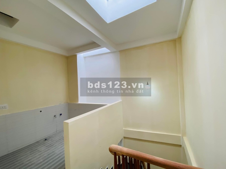 Bán nhà 108 Nguyễn Trãi Quận Thanh xuân, 5 tầng, giá bán chỉ 5,1 tỷ sổ đỏ nở hậu