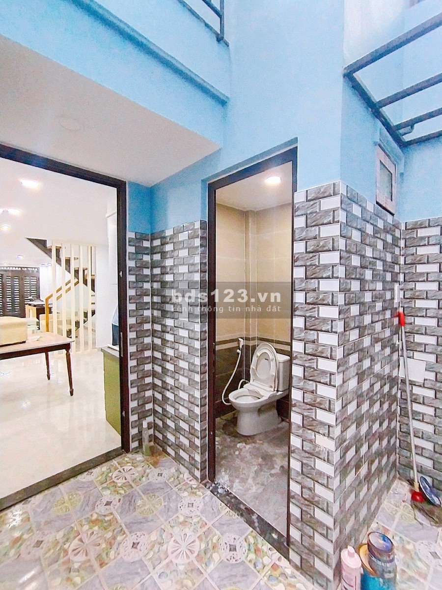 Nhà Trần Bình Trọng Quận 5, 10m ra hẻm xe hơi diện tích 57m2,…
