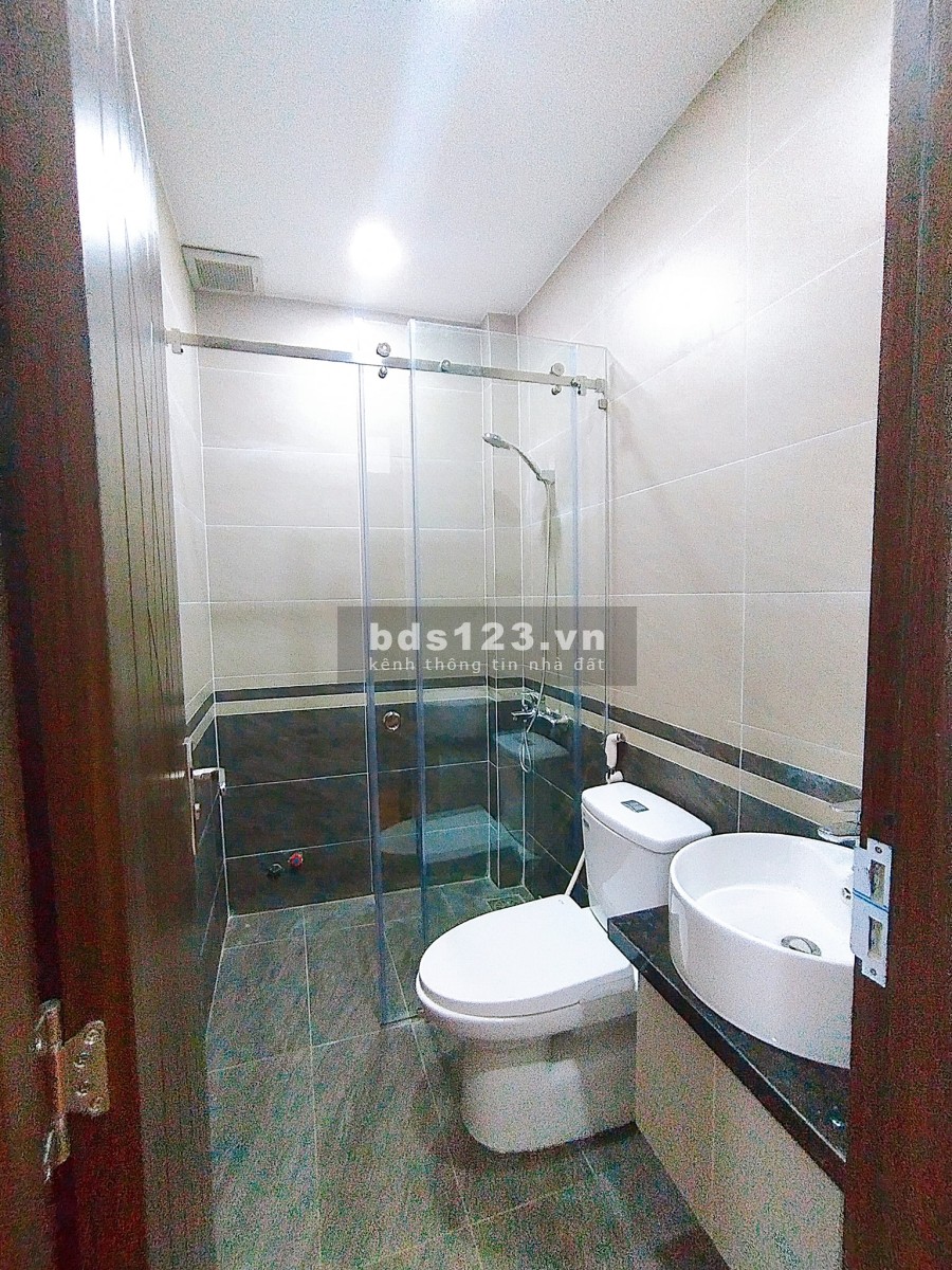 Nhà Trần Bình Trọng Quận 5, 10m ra hẻm xe hơi diện tích 57m2,…