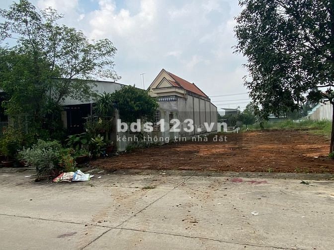 Gia đình gặp khó khăn cần bán gấp lô đất 200m2 với giá rẻ