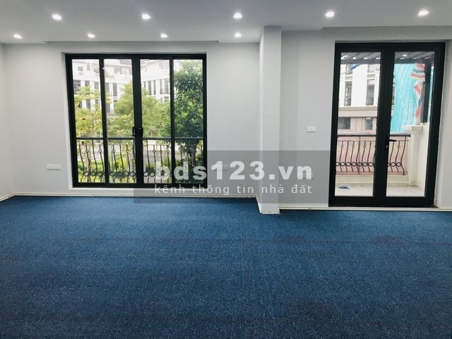 Cho thuê nhà làm văn phòng đường Cổ Linh Quận Long Biên, khu dân cư đông đúc, giá tốt