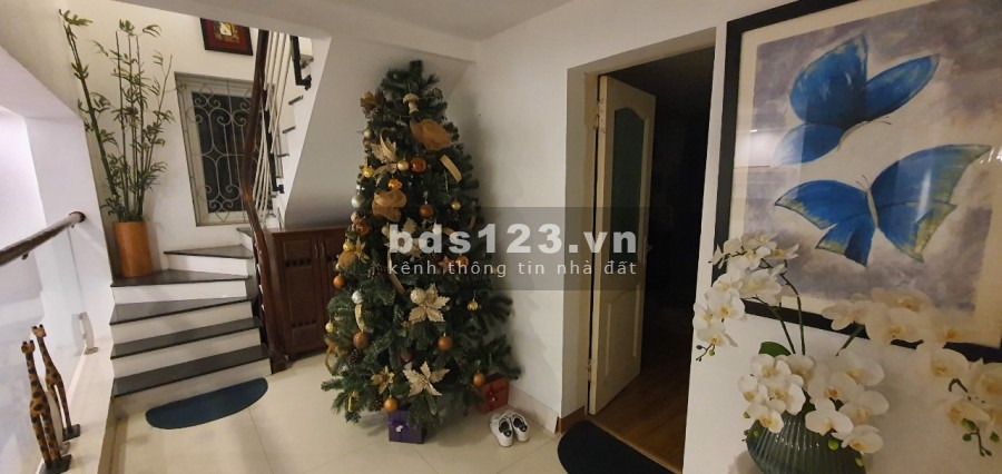 Bán biệt thự Lạc Long Quân Tây Hồ ở ngay ô tô vào nhà dt 140m2, Mt 5m, 4 tầng giá 17.3 tỷ