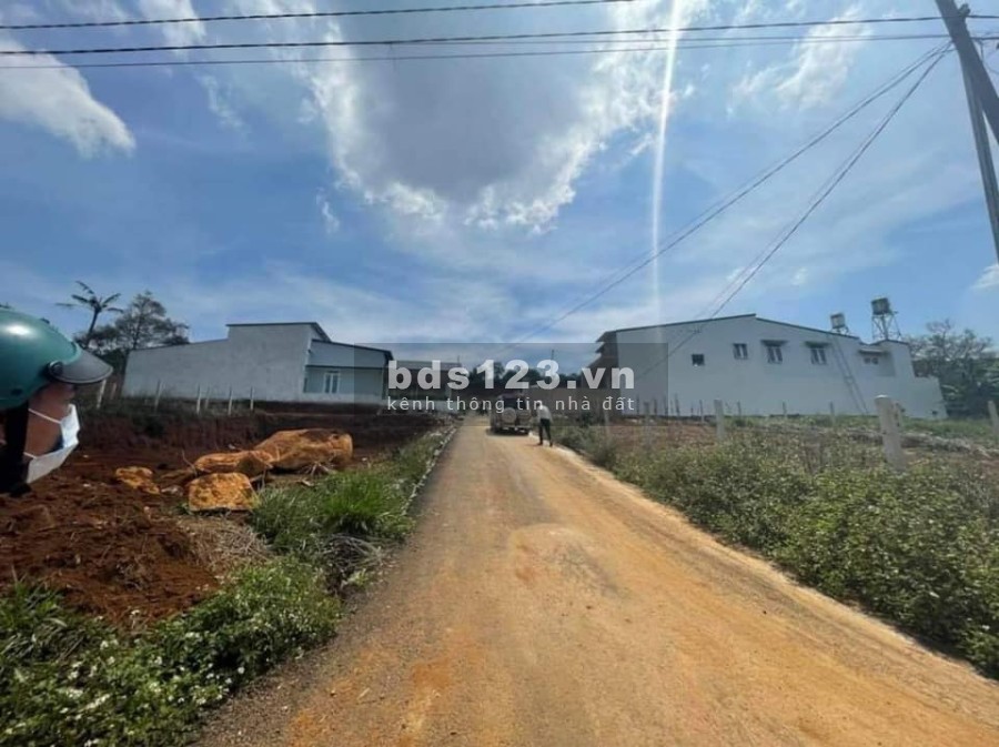 Cần bán lô đất ngay Phường 2 thành phố Bảo Lộc, liên hệ 0902007171, giá bán 1.55 tỷ, bớt lộc