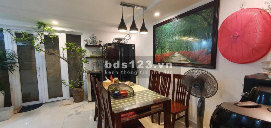 Bán biệt thự Lạc Long Quân Tây Hồ ở ngay ô tô vào nhà dt 140m2, Mt 5m, 4 tầng giá 17.3 tỷ