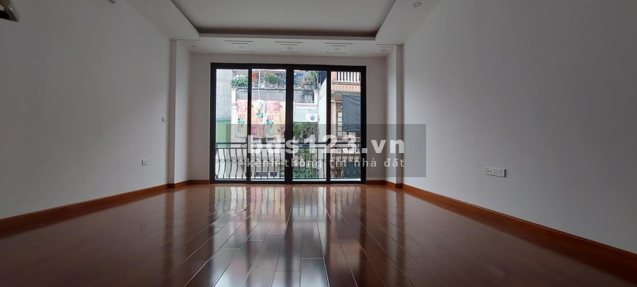 Bán nhà đường Hoàng Hoa Thám Lô Góc 10m ra phố 39M2 4T MT5M Giá 4.3 tỷ