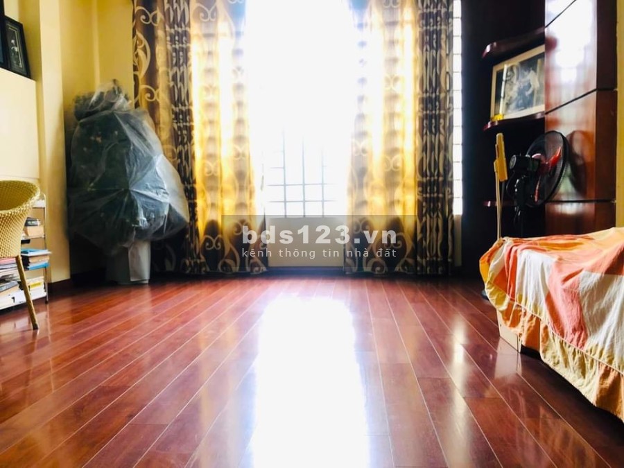 Lô góc, 2 mặt ngõ,mặt ngõ chợ kinh doanh, truớc nhà ô tô tránh sổ đỏ vuông đẹp, giá tốt