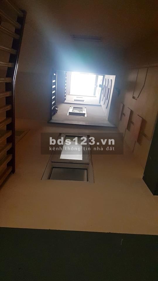 Lô góc, 2 mặt ngõ,mặt ngõ chợ kinh doanh, truớc nhà ô tô tránh sổ đỏ vuông đẹp, giá tốt