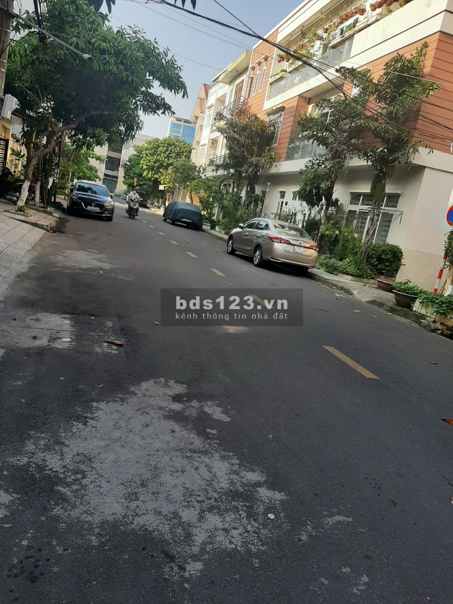 Bán nhà nguyên căn diện tích 100m2, gần chợ đêm giá tỷ, liên hệ 0705882705 sổ sẵn chính chủ