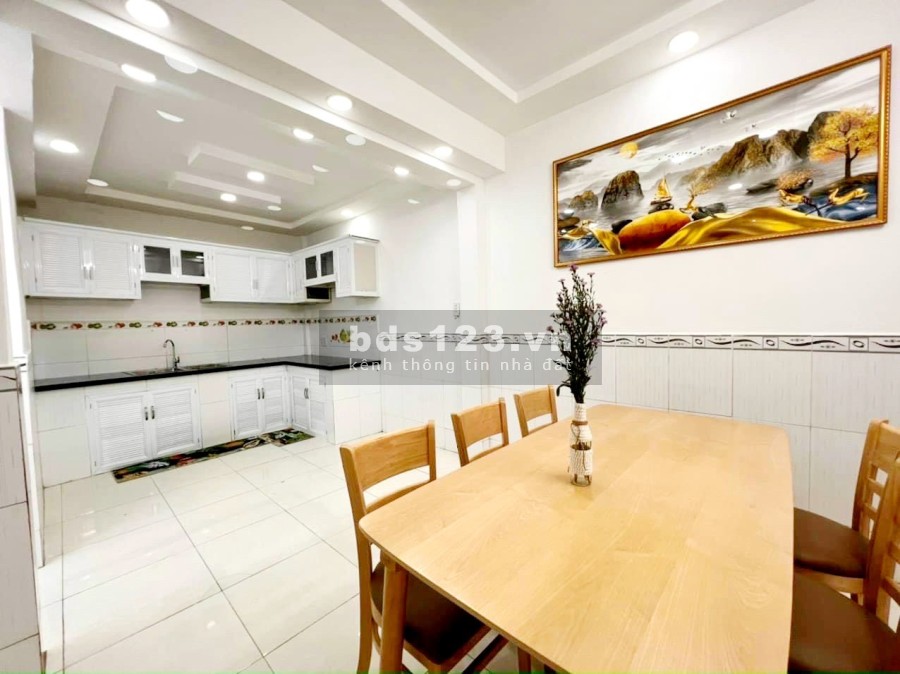 Nhà rộng 55m2 căn ra mặt tiền Hồng Lạc, 4 tầng đúc nở hậu xe hơi đỗ cửa, giá bán chỉ 5.5 tỷ