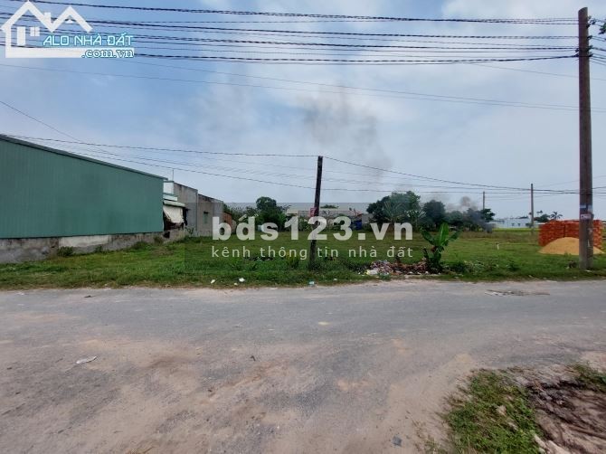 Bán gấp lô đất diện tích 235.2m2 ngay thị trấn Đức Hoà, sổ hồng riêng giá bán 1.4 tỷ
