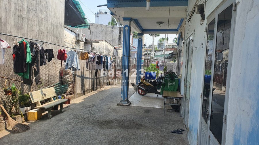 Bán nhà Bà Điểm có 3 kiot cho thuê giá chỉ 3.6 tỷ, khu dân cư đông đúc, hàng xóm văn minh