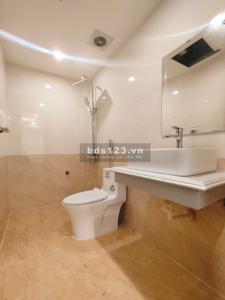 Bán nhà Cổ Nhuế, 30m2, lô góc, kinh doanh thuận tiện nhỉnh 2 tỷ, sổ vuông đẹp sẵn sàng giao dịch