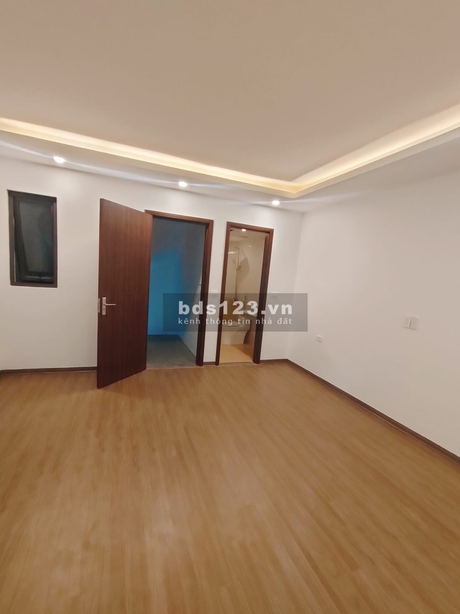 Bán nhà Cổ Nhuế, 30m2, lô góc, kinh doanh thuận tiện nhỉnh 2 tỷ, sổ vuông đẹp sẵn sàng giao dịch