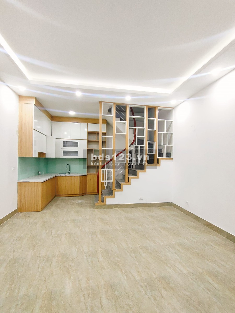Bán nhà Cổ Nhuế, 30m2, lô góc, kinh doanh thuận tiện nhỉnh 2 tỷ, sổ vuông đẹp sẵn sàng giao dịch