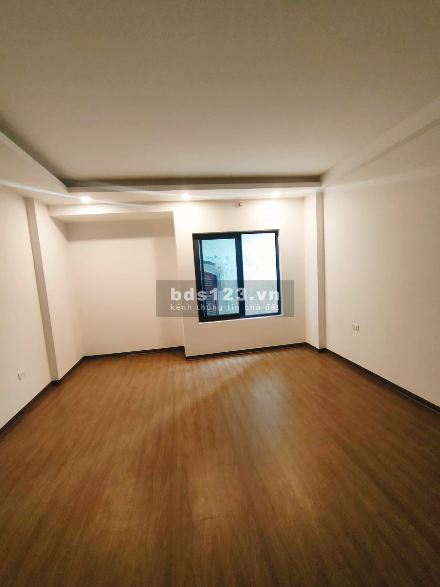 Bán nhà Cổ Nhuế, 30m2, lô góc, kinh doanh thuận tiện nhỉnh 2 tỷ, sổ vuông đẹp sẵn sàng giao dịch
