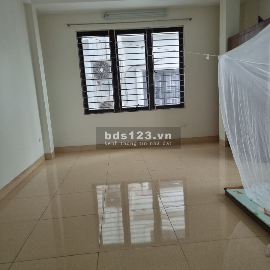 Bán nhà Ngô Gia Tự nhà tự xây ngõ nông, diện tích 33m2, đúc 3 tầng kiên cố, giá bán 2.7 tỷ