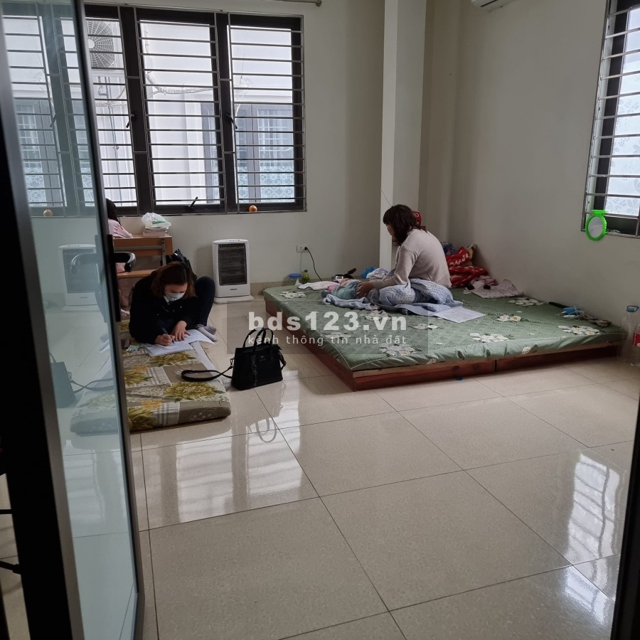 Bán nhà Ngô Gia Tự nhà tự xây ngõ nông, diện tích 33m2, đúc 3 tầng kiên cố, giá bán 2.7 tỷ