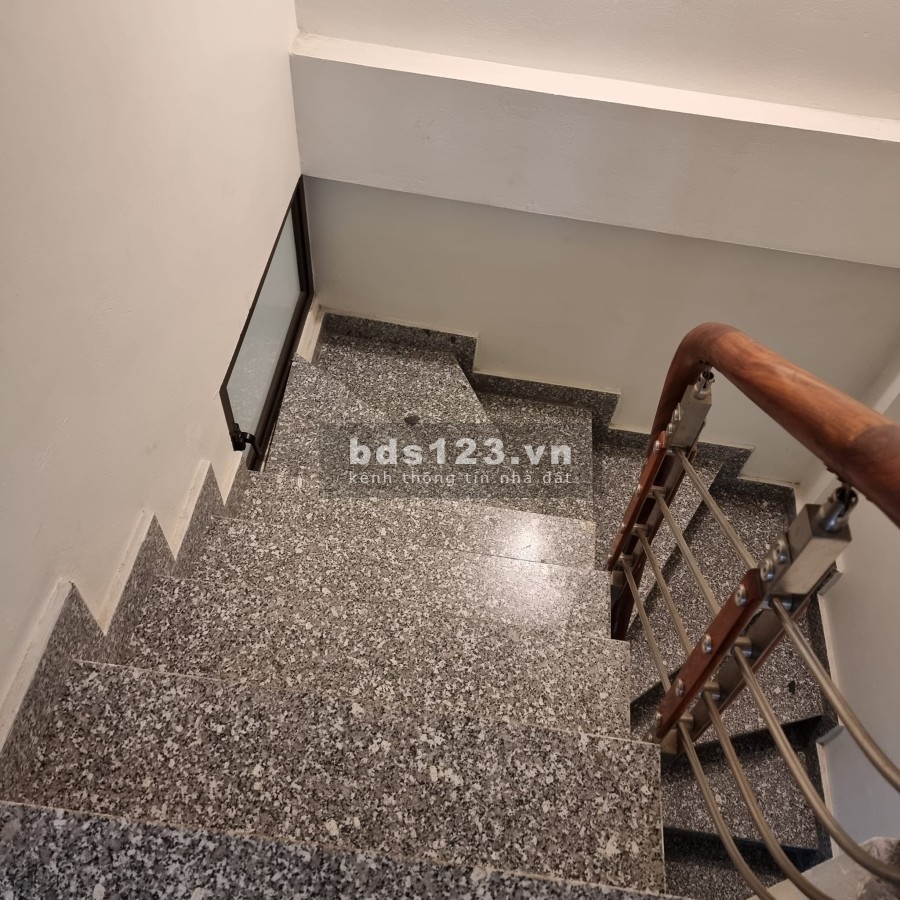 Bán nhà Ngô Gia Tự nhà tự xây ngõ nông, diện tích 33m2, đúc 3 tầng kiên cố, giá bán 2.7 tỷ