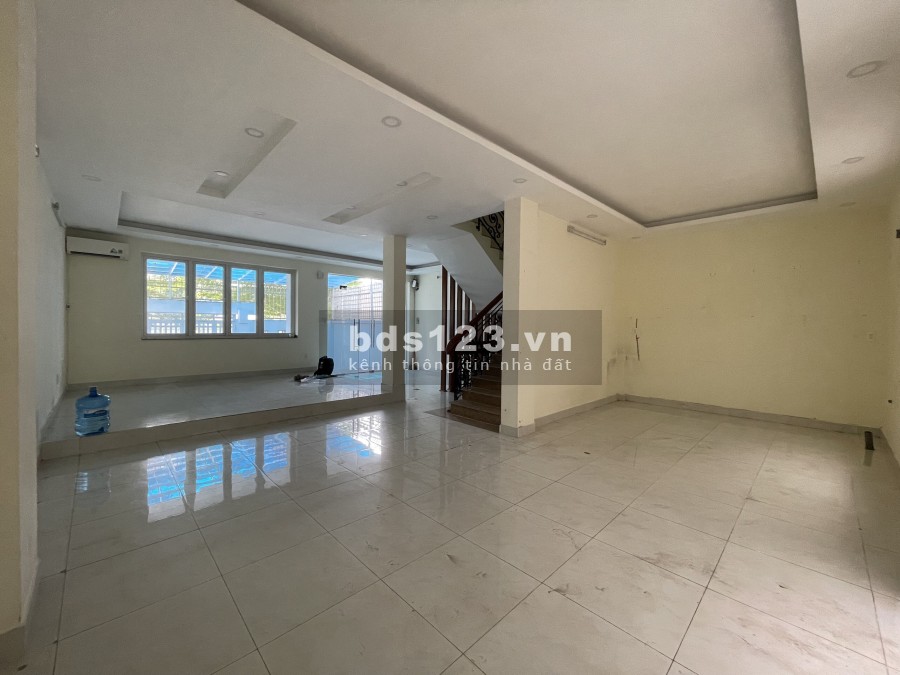 Cần cho thuê gấp văn phòng ngay khu Đảo Kim Cương. Liên hệ: 0932.689.228