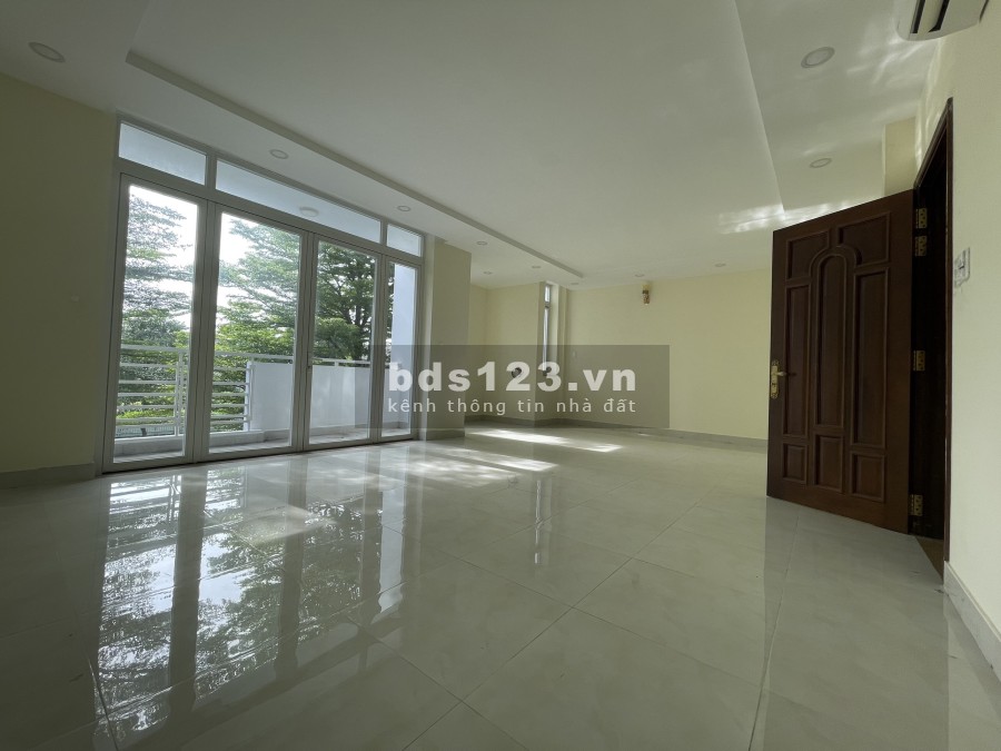 Cần cho thuê gấp văn phòng ngay khu Đảo Kim Cương. Liên hệ: 0932.689.228