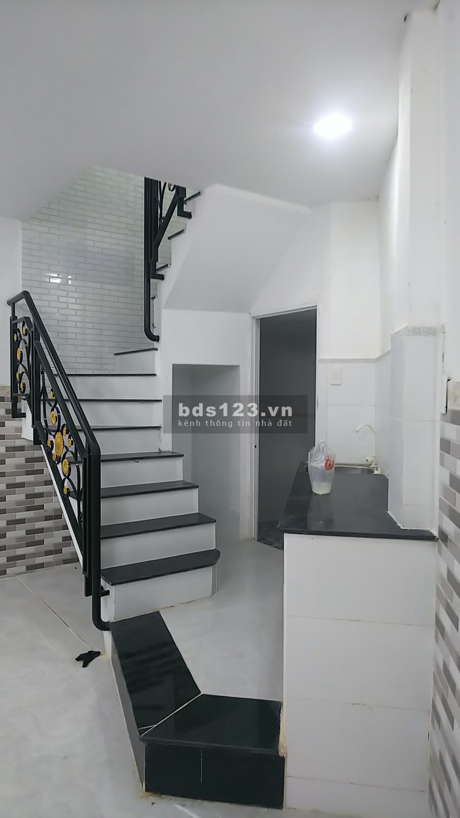 Bán nhà có sổ hồng hẻm 154 Âu Dương Lân P3, Quận 8 nhà mới vào ở ngay giá tốt