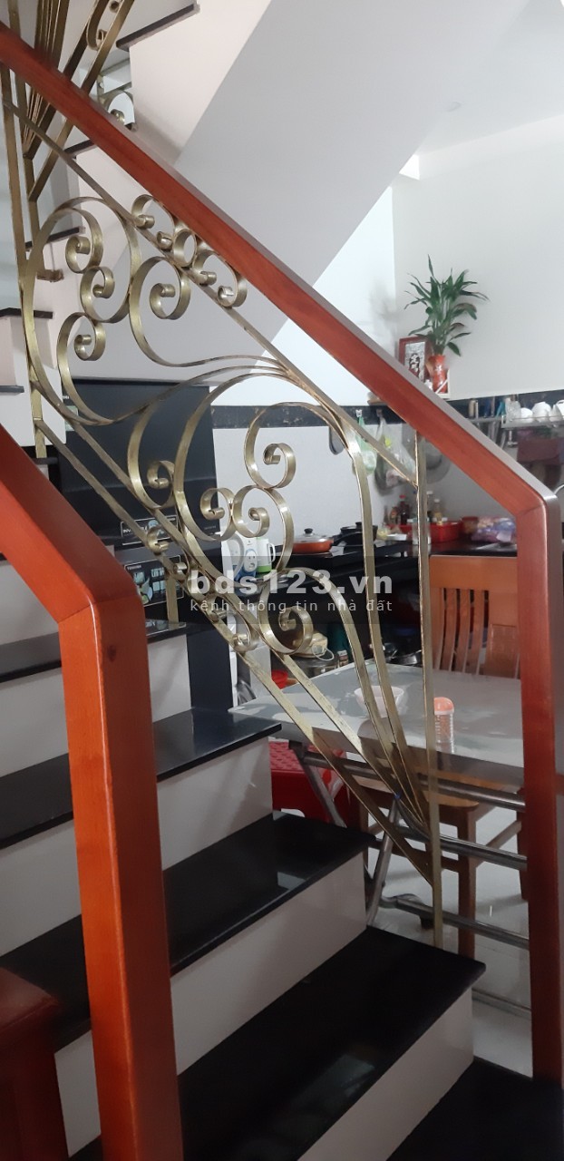 Chính chủ cần bán gấp nhà hẻm 5m đường Đình Nghi Xuân liên hệ 0915718879