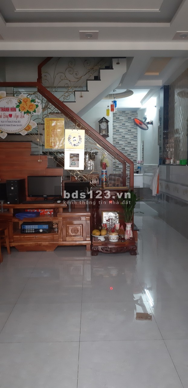 Chính chủ cần bán gấp nhà hẻm 5m đường Đình Nghi Xuân liên hệ 0915718879