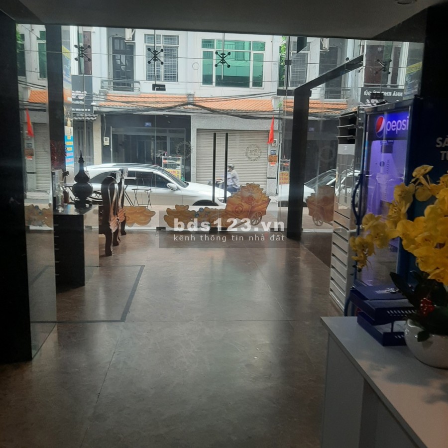 Khách sạn 4 sao cho thuê văn phòng diện tích 120m2, với giá ưu đãi, đầy đủ công năng