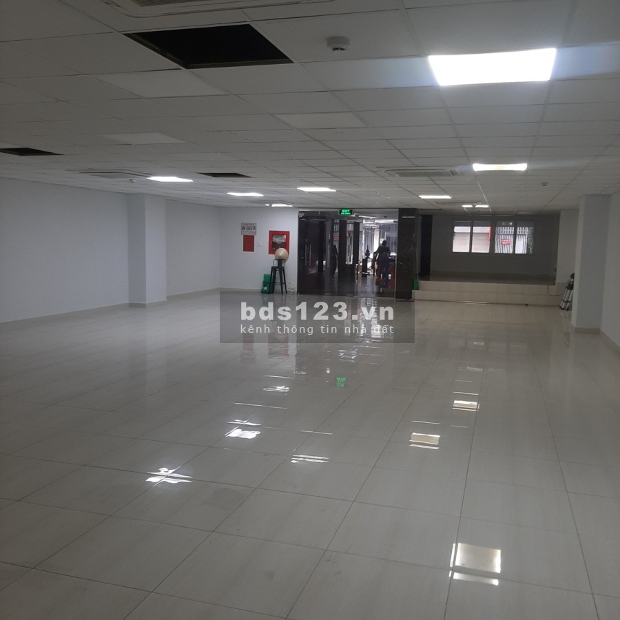Khách sạn 4 sao cho thuê văn phòng diện tích 120m2, với giá ưu đãi, đầy đủ công năng