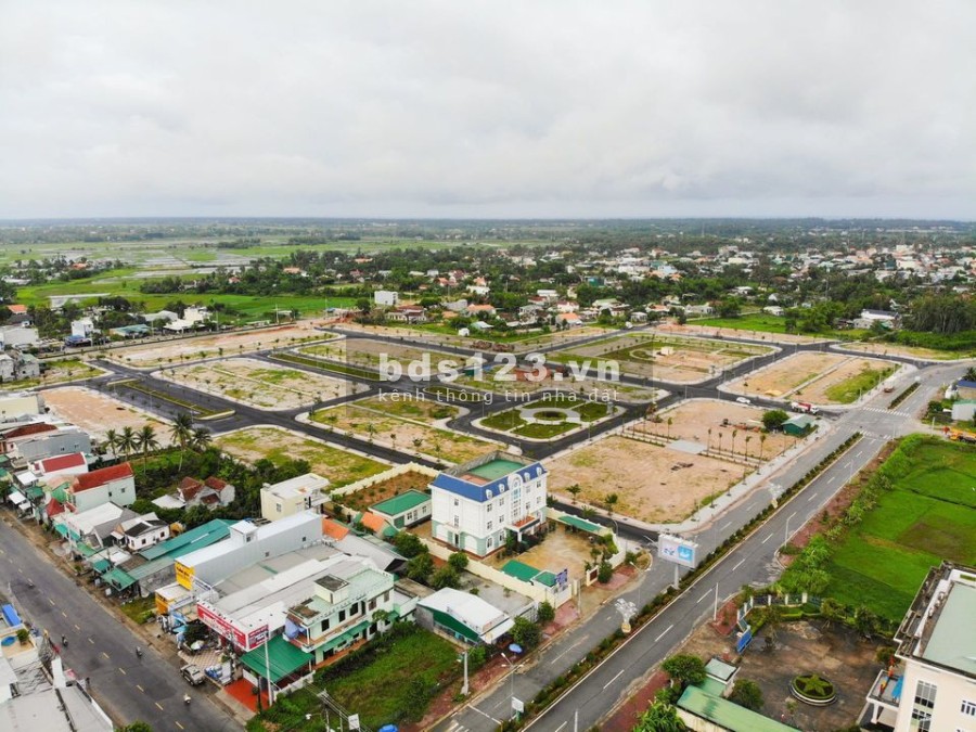 Chính chủ cần bán 1 lô shophouse, đối diện coopmart, hd bank, nhà hàng,đường 29m