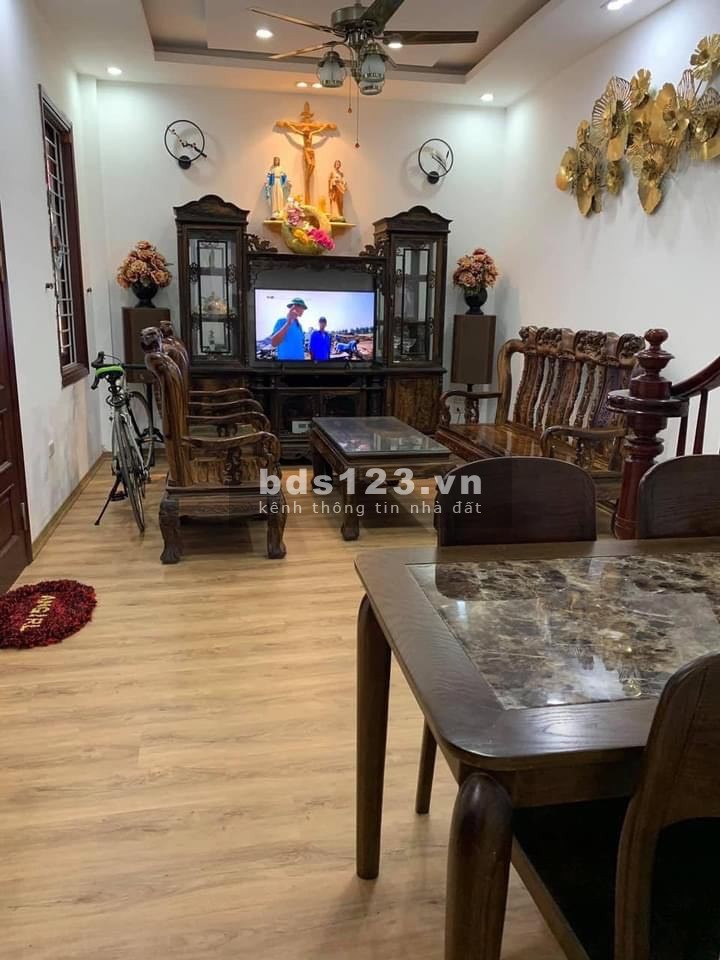 Bán nhà trung tâm Đống Đa, đường rộng chưa đến 5 tỷ pháp lý chính chủ, giá tốt đầu tư