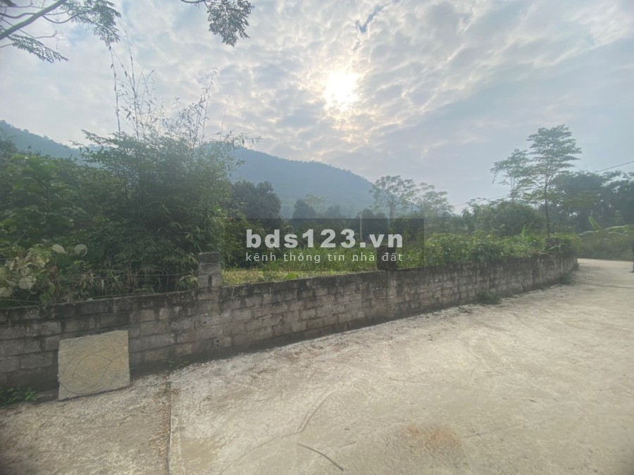 Bán lô đất đường chạy xung quanh tại Yên Bình Thạch Thất, dtsd 1800m2, 150m ONT giá rẻ