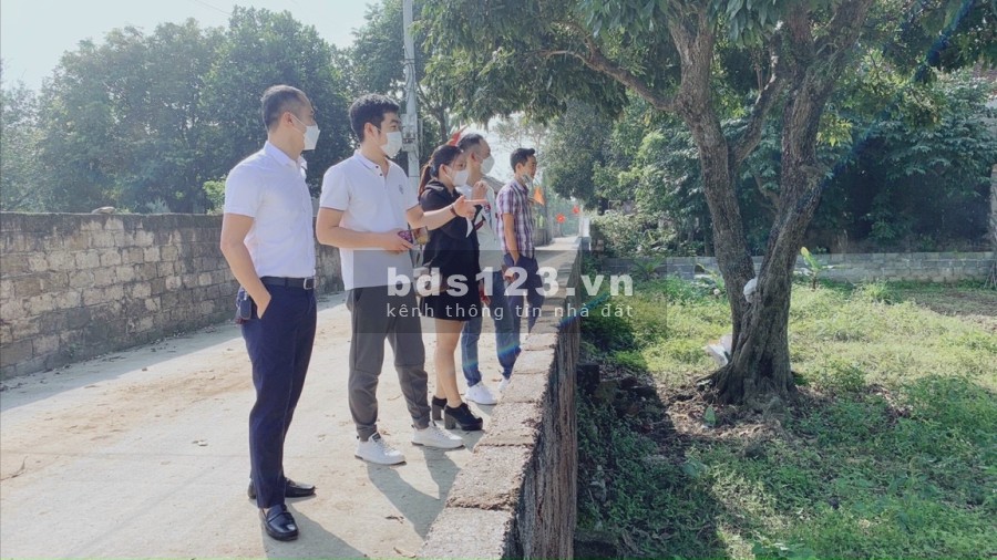Cần bán mảnh đất vuông vắn 355m2-100m ONT tại thủy Xuân tiên chương Mỹ Hà Nội giá 7,xtr/m