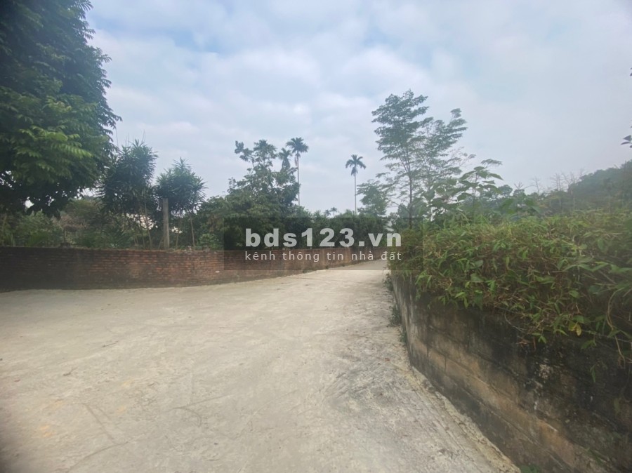 Bán lô đất đường chạy xung quanh tại Yên Bình Thạch Thất, dtsd 1800m2, 150m ONT giá rẻ
