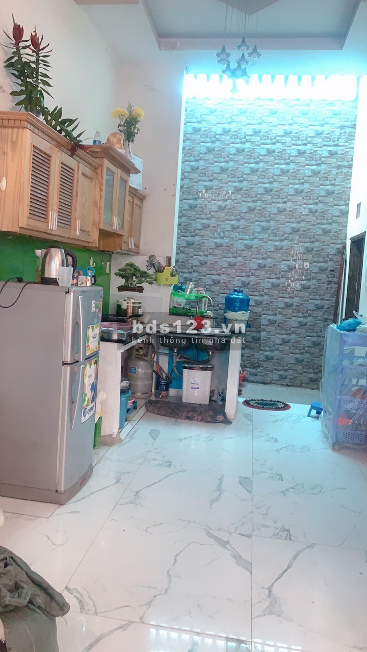 Chính chủ bán gấp nhà 1 lầu 2 pn dt 6*13,5m, ấp Tiền Lân 1 Phan Văn Hớn, ngã 4 Bà Điềm hẻm xe hơi