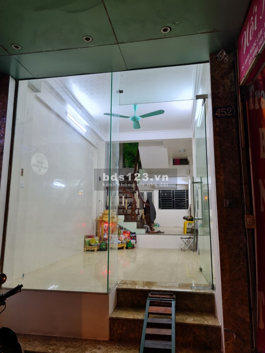 Cho thuê tầng 1/ tầng 2 mặt đường Ngọc Lâm làm cửa hàng hoặc văn phòng giá tốt