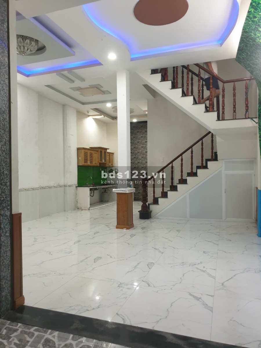 Chính chủ bán gấp nhà 1 lầu 2 pn dt 6*13,5m, ấp Tiền Lân 1 Phan Văn Hớn, ngã 4 Bà Điềm hẻm xe hơi