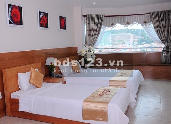 Bán khách sạn 3 sao mặt tiền đường La Văn Cầu phường Thắng Tam giá 57 tỷ, thương lượng
