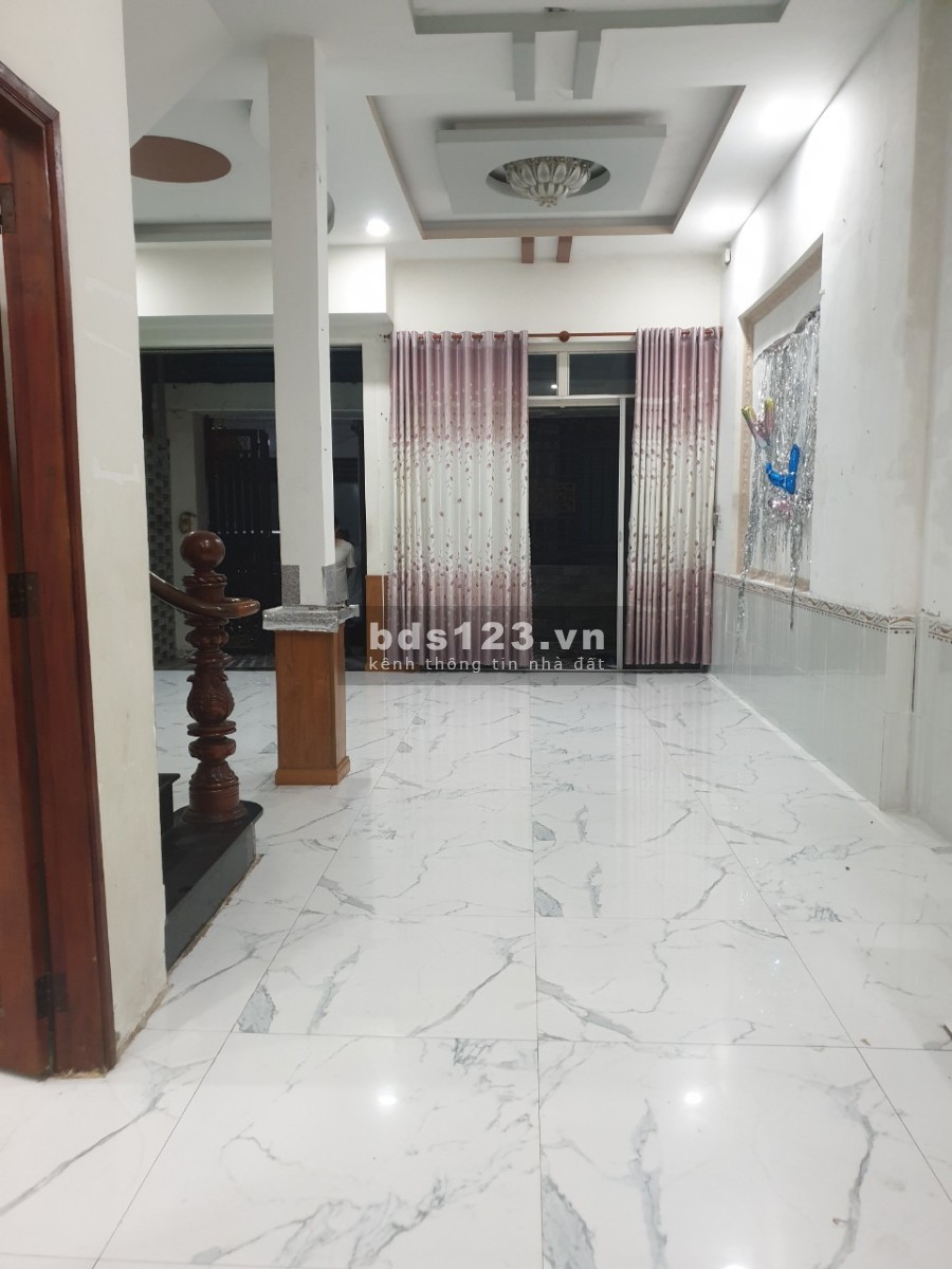 Chính chủ bán gấp nhà 1 lầu 2 pn dt 6*13,5m, ấp Tiền Lân 1 Phan Văn Hớn, ngã 4 Bà Điềm hẻm xe hơi