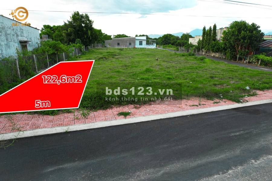 Bán lô đất diện tích 122m2 nằm ở trung tâm Cam Thành Bắc, Cam Lâm, giá đi nhanh, lh 0909.564.110