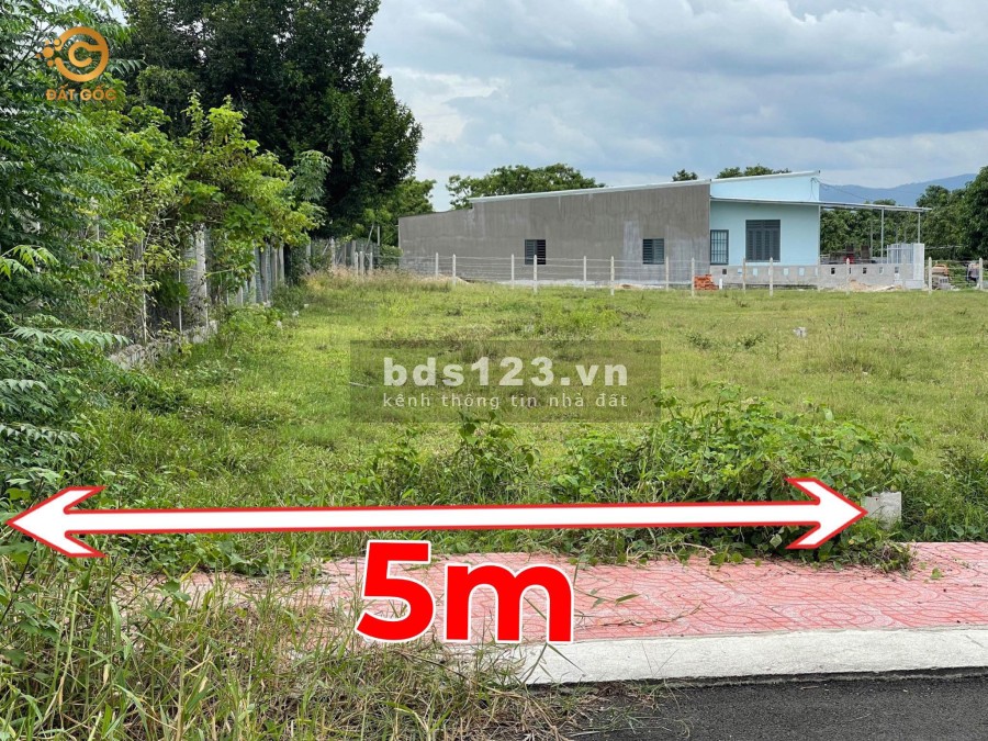 Bán lô đất diện tích 122m2 nằm ở trung tâm Cam Thành Bắc, Cam Lâm, giá đi nhanh, lh 0909.564.110
