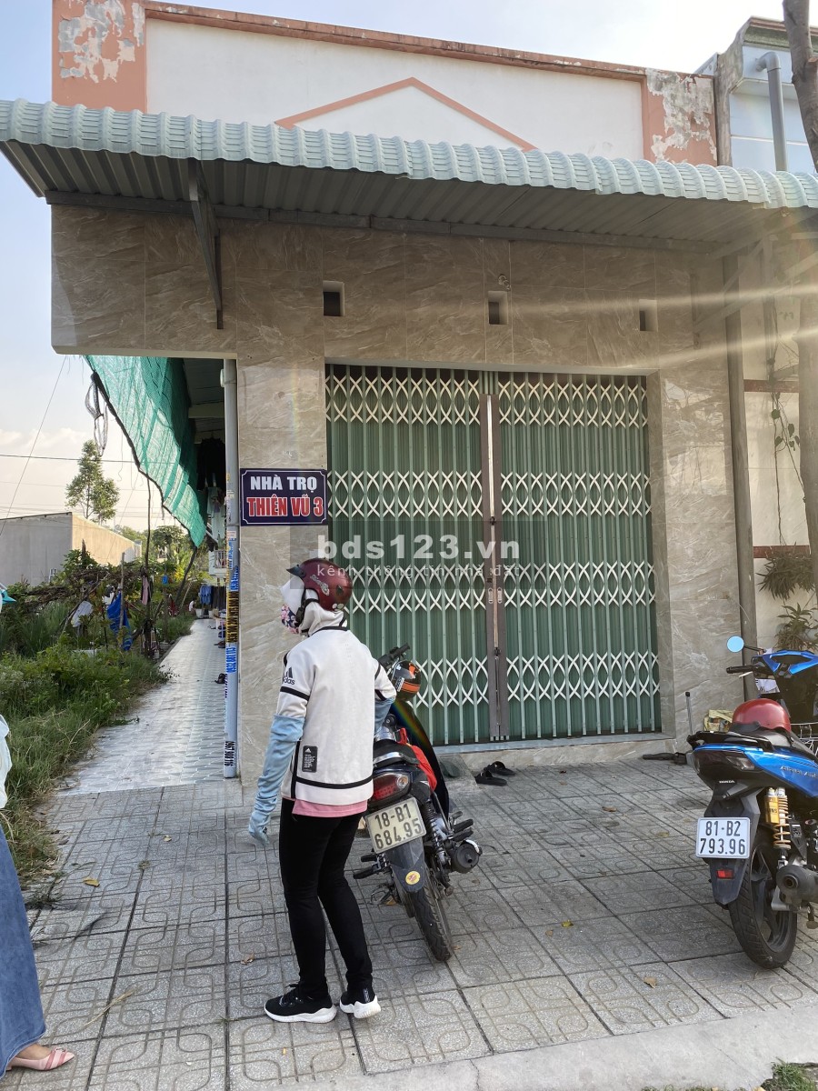 Dịch bệnh khó khăn sang 300M2 đất thổ cư và căn nhà trọ mới xây ngay chợ Mỹ Phước 3