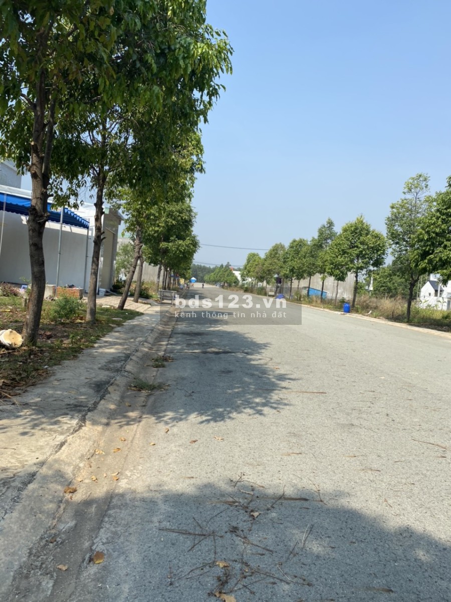 Dịch bệnh khó khăn sang 300M2 đất thổ cư và căn nhà trọ mới xây ngay chợ Mỹ Phước 3